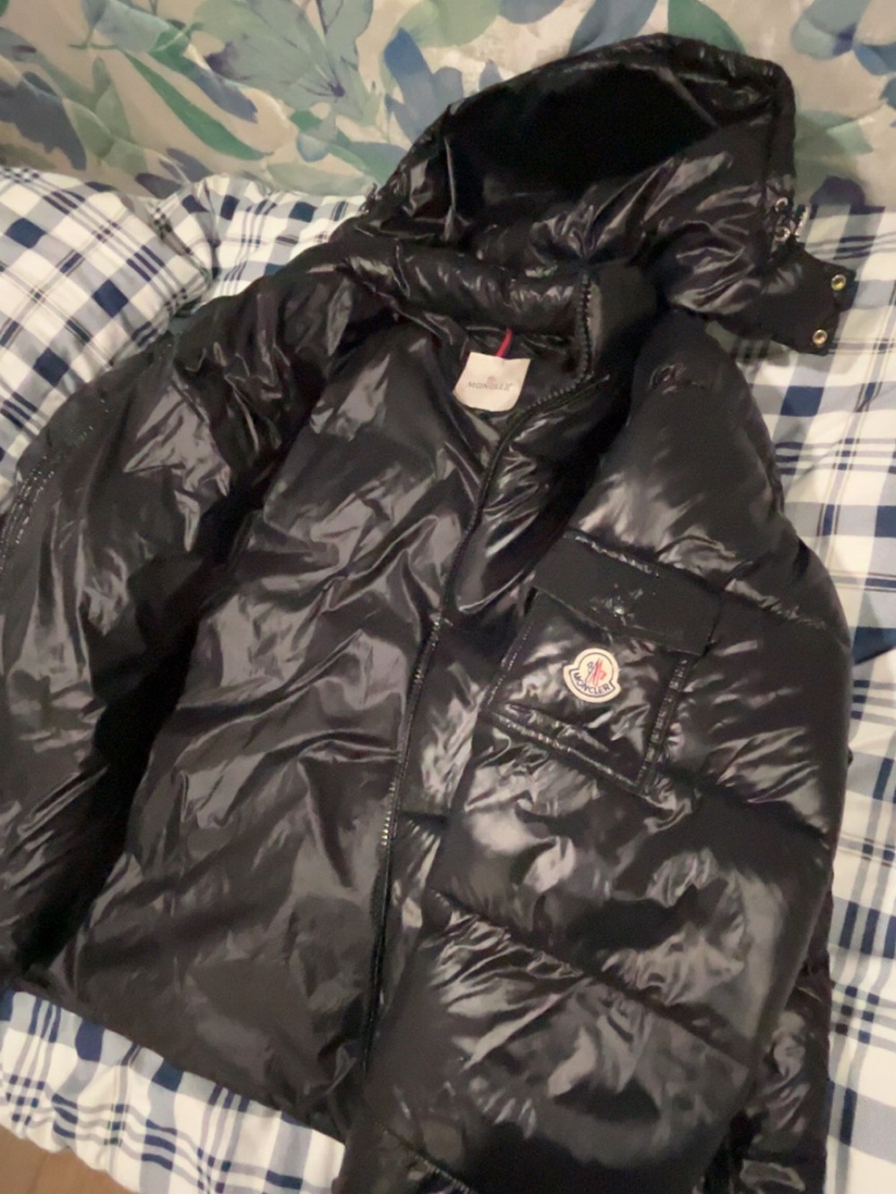Moncler Shiny Black Men's Puffer Jacket with Logo Patch